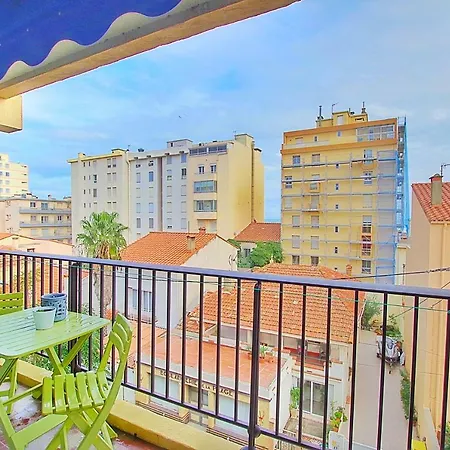 Apartment Beau Studio A 1 Minute De La
